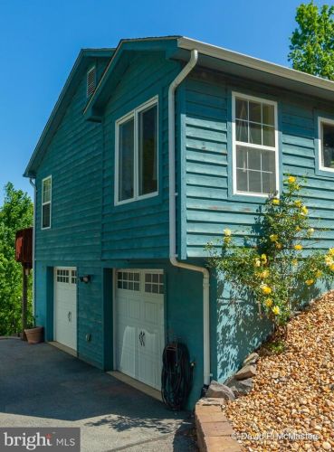 423 Shannondale Rd, Harpers Ferry WV 25425-4564 exterior