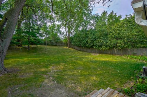684 Eldridge Ave, Saint Paul MN  55113-6412 exterior