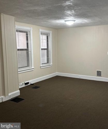 484 Logan Ave, Trenton NJ  08629-1516 exterior