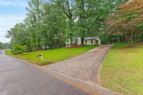 70 Hearthstone Dr, Newnan, GA 30263-5629