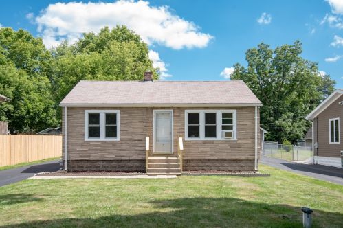 42183 5th Ave, Antioch, IL 60002-8330