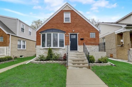 5835 Napoleon Ave, Chicago, IL 60631-2600