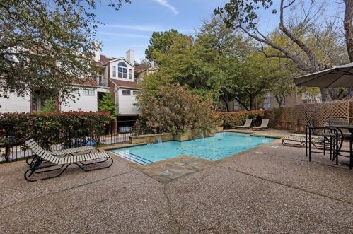 3235 Cole Ave, Dallas TX  75204-1316 exterior