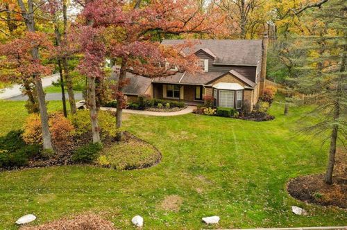 39 Kings Cross Dr, Half Day, IL 60069-3342