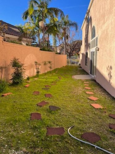 996 Calle Del Pacifico, Glendale CA  91208-3020 exterior