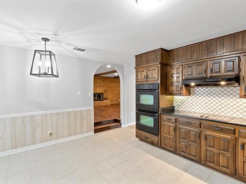 7624 Lake Highlands Dr, Fort Worth TX  76179-2806 exterior