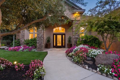 9813 Fox Borough Dr, Valley Home, CA 95361-7620
