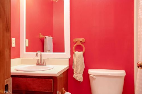 3890 Sundowner Ct, Conyers GA  30094-3870 exterior