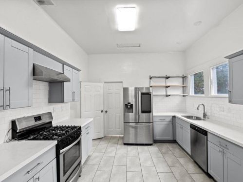 1119 Oak St, Stockton, CA 95203-2603