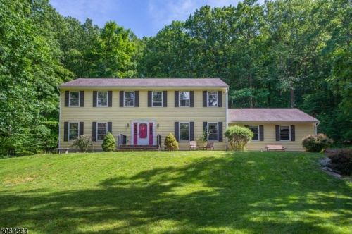 188 Brook Valley Rd, Kinnelon, NJ 07405-3321