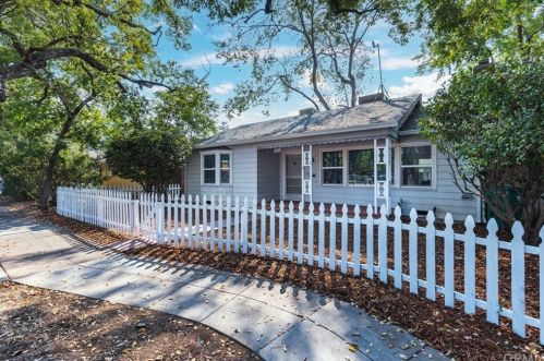 489 1st Ave, Chico, CA 95926-3445