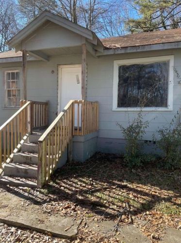 2585 Hood Ave, Atlanta, GA 30318-6141
