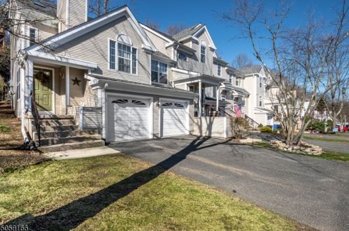 13 Rushmore Ln, Hackettstown, NJ 07840-2833