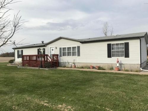 7552 Almany Rd, Kinmundy, IL 62854-2722
