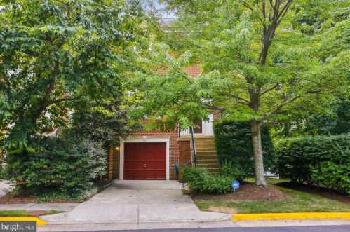 12034 Edgemere Cir, Herndon VA  20190-3255 exterior