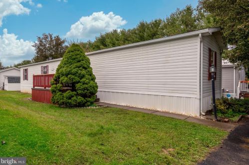 207 Sunningdale Ct, Lancaster, PA 17603-2185