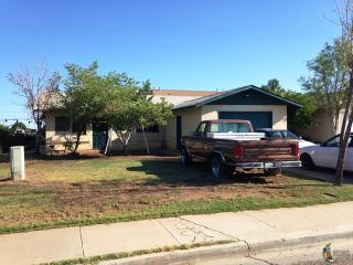 833 Salvador Guilin St, Calexico, CA 92231-3453