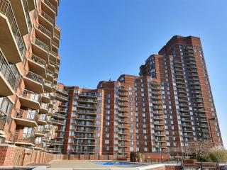 1733 Harmon Cove Tower, Secaucus NJ  07094-1744 exterior