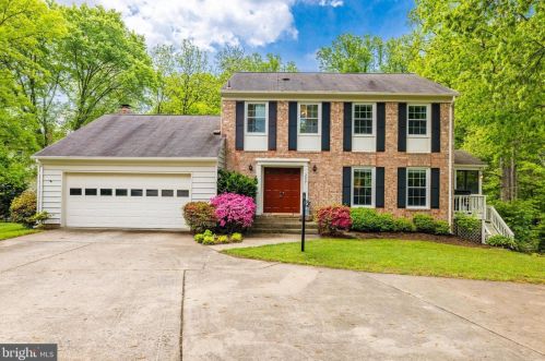 12037 Forbes Glen Dr, Herndon, VA 20170-2705