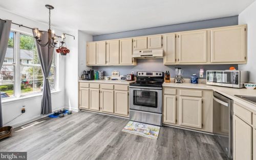304 Crossing Rd, Fredericksburg, VA 22406-7830