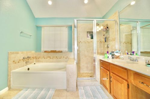 2422 Whispering Cv Cir, Garland TX exterior