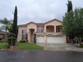 5723 Cromwell Ave, Fresno, CA 93722-2224