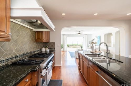 37 Blue Smt, Irvine CA  92603-0168 exterior