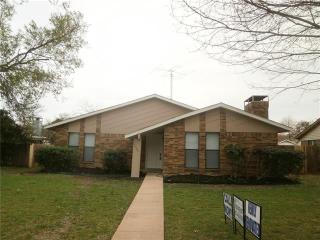 1524 Golden Grove Dr, Mesquite TX  75149-1857 exterior