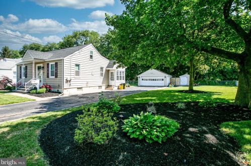 140 Bentley Ave, Trenton, NJ 08619-3722