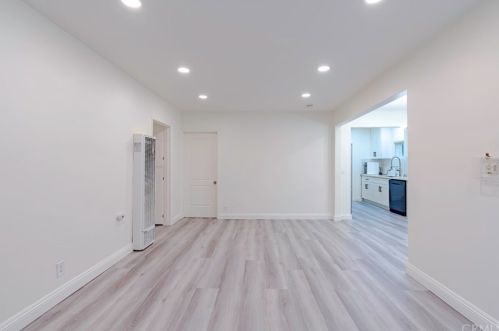 3719 5th Ave, Glendale, CA 91214-2447