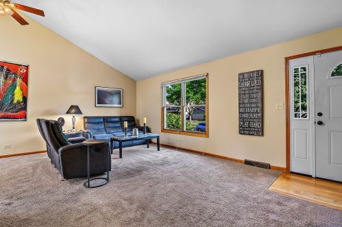 583 Hempstead Ave, Naperville, IL 60565-3151
