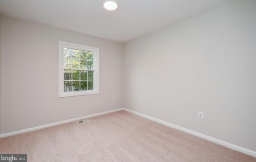 5074 Queens Wood Dr, Springfield VA  22015-1530 exterior