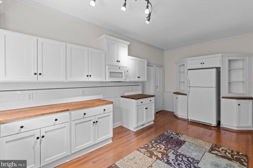 121 Ctr St, Haddonfield NJ 08033-1803 exterior