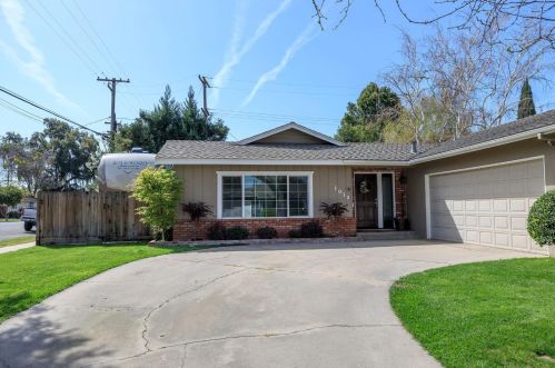 1012 Edinburgh Dr, Modesto, CA 95350-5533