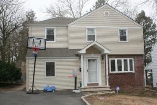54 Canterbury Ct, Teaneck, NJ 07666-5604