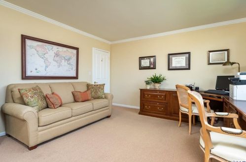 1629 Heather Ridge Dr, Glendale CA  91207-1035 exterior