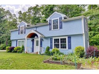 7 Magnolia Ln, Barrington, RI 02806-1558