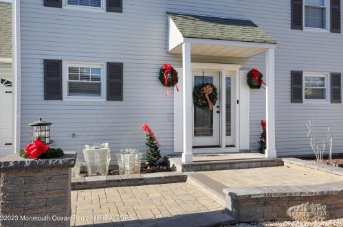 72 Yardarm Ct, Berkeley Township, NJ 08721-1413