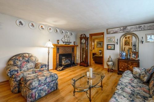 75 Sorghum Rd, Huntington, CT 06484-5828