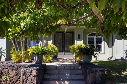 114 Kokololio Pl, Honolulu HI  96821-2562 exterior