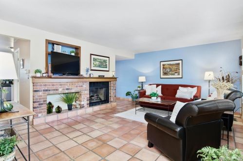 7166 Bentley Cir, Englewood, CO 80112-1185