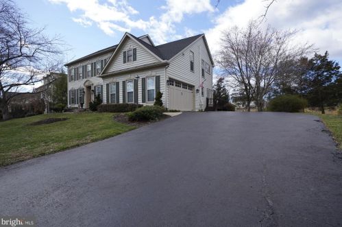 7718 Royal Sydney Dr, Gainesville, VA 20155-2867