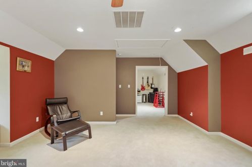 4933 Aspen St, Shady Side MD  20764-9667 exterior