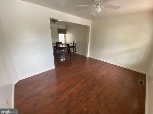 155 Lincoln St, Carlisle, PA 17013-1940