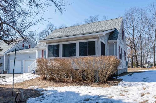47 Maple Ridge Rd, Seabrook, NH 03874-4165