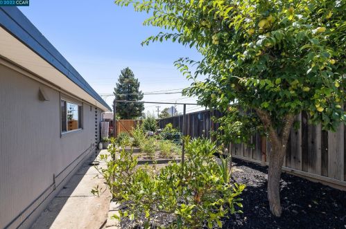 18434 Lomond Way, Hayward, CA 94552-1826