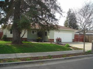 283 Berkeley Ave, Tulare, CA 93274-1463
