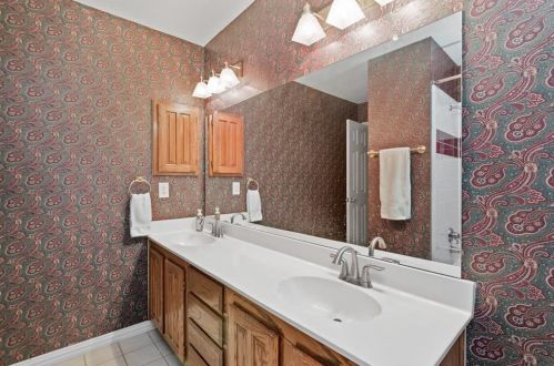 3781 Lakeway Ct, Addison TX 75001-7945 exterior