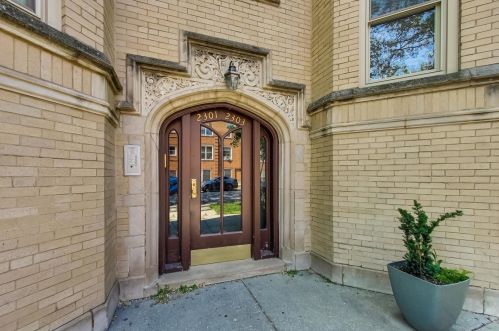 2301 Rosemont Ave, Chicago, IL 60659-2249