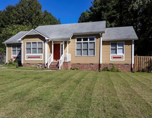 8 Brook Pine Cir, Greensboro, NC 27406-6860